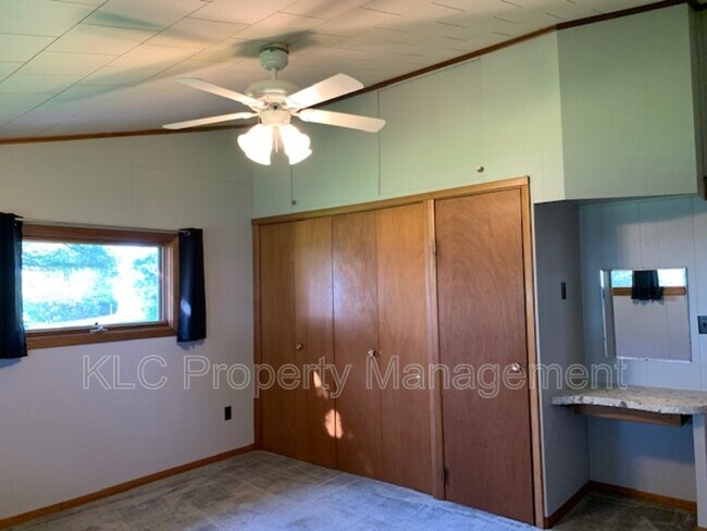 Building Photo - 36093 Tabor Rd