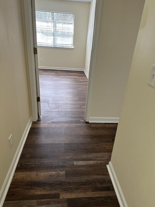 Building Photo - 616 Barrington Hills Dr