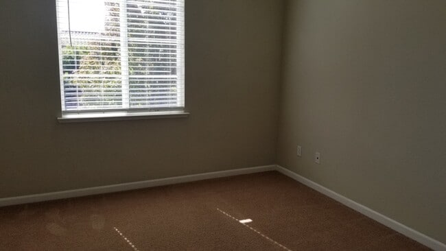 Building Photo - 953 Campfire Cir