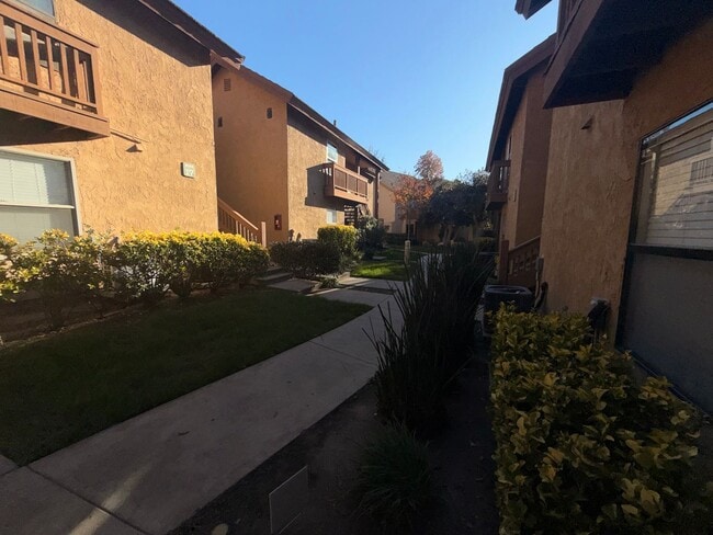 Building Photo - Charming 1 Bedroom, 1 bath condo in the heart of Irvine