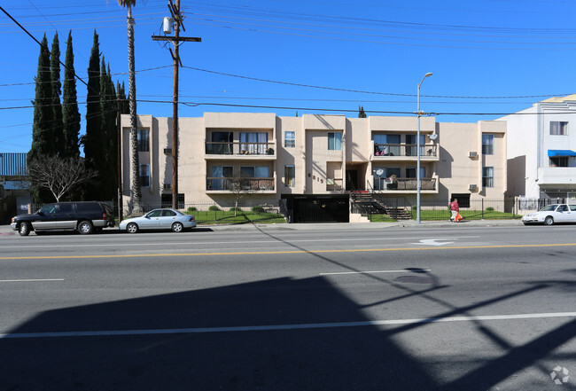 Building Photo - 6819 Laurel Canyon Blvd