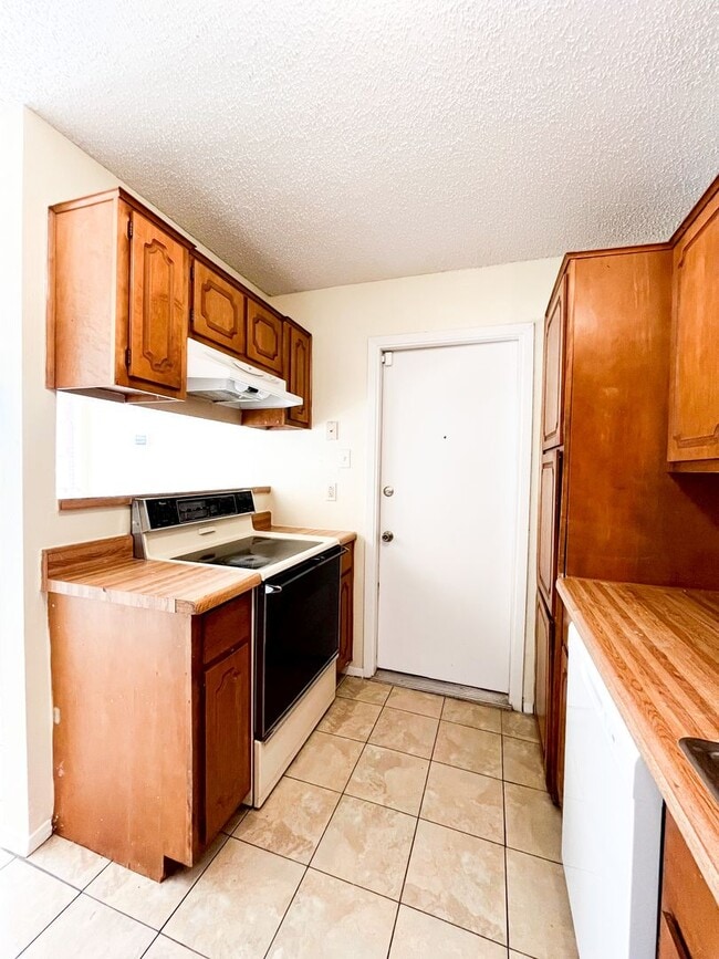 Building Photo - Available NOW!!!! This charming 1 story, 3 bedroom, 2 bath house could be your next home! Beautif...