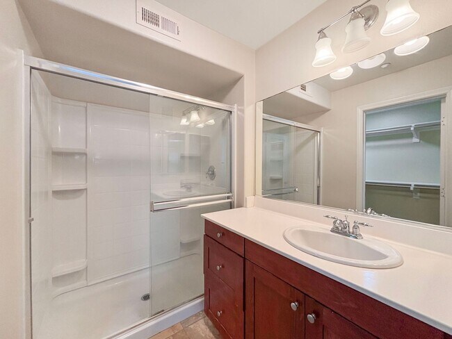 Building Photo - SD: Bright 2BD/2.5BA Townhome in Point Loma with Fireplace, Private Balcony & Tandem Garage