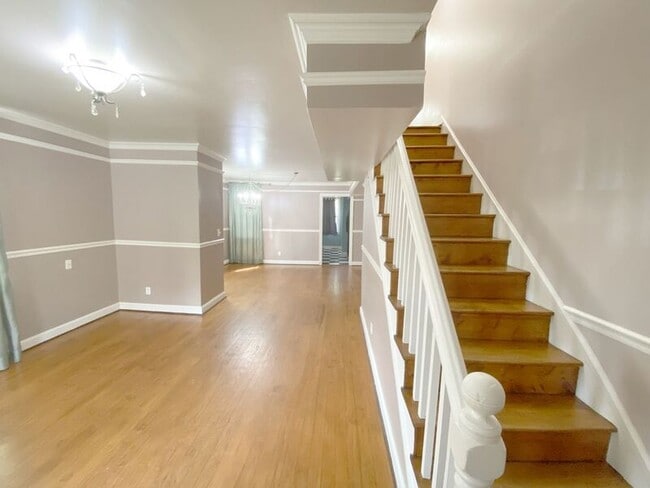 Building Photo - 226 Charles St