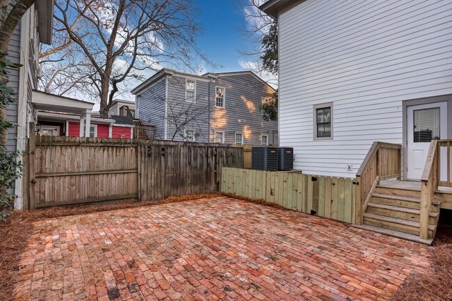 Building Photo - Downtown Close to Forsyth Park