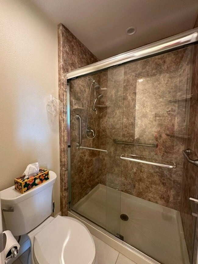 Building Photo - Stunning END-UNIT 3-bedroom condominium located in Agoura Hills