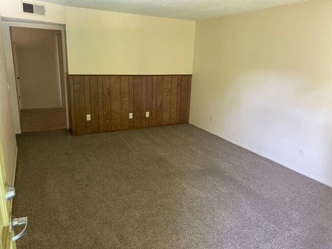Building Photo - Cozy apartment for rent in Visalia