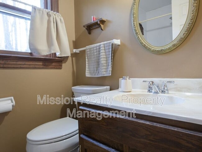 Building Photo - 4266 Roundhill Dr