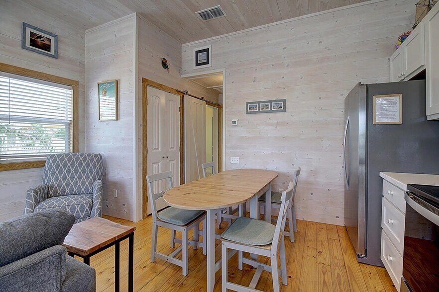 Building Photo - 1924 Eleventh Street-SI ID1023221P