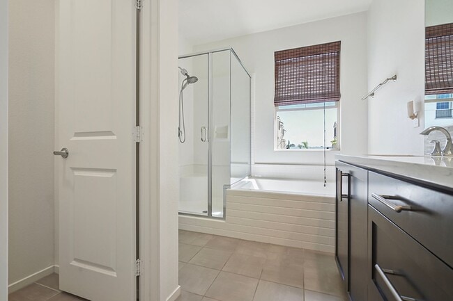Building Photo - Beautiful TownHome in Pacific Ridge Rancho...