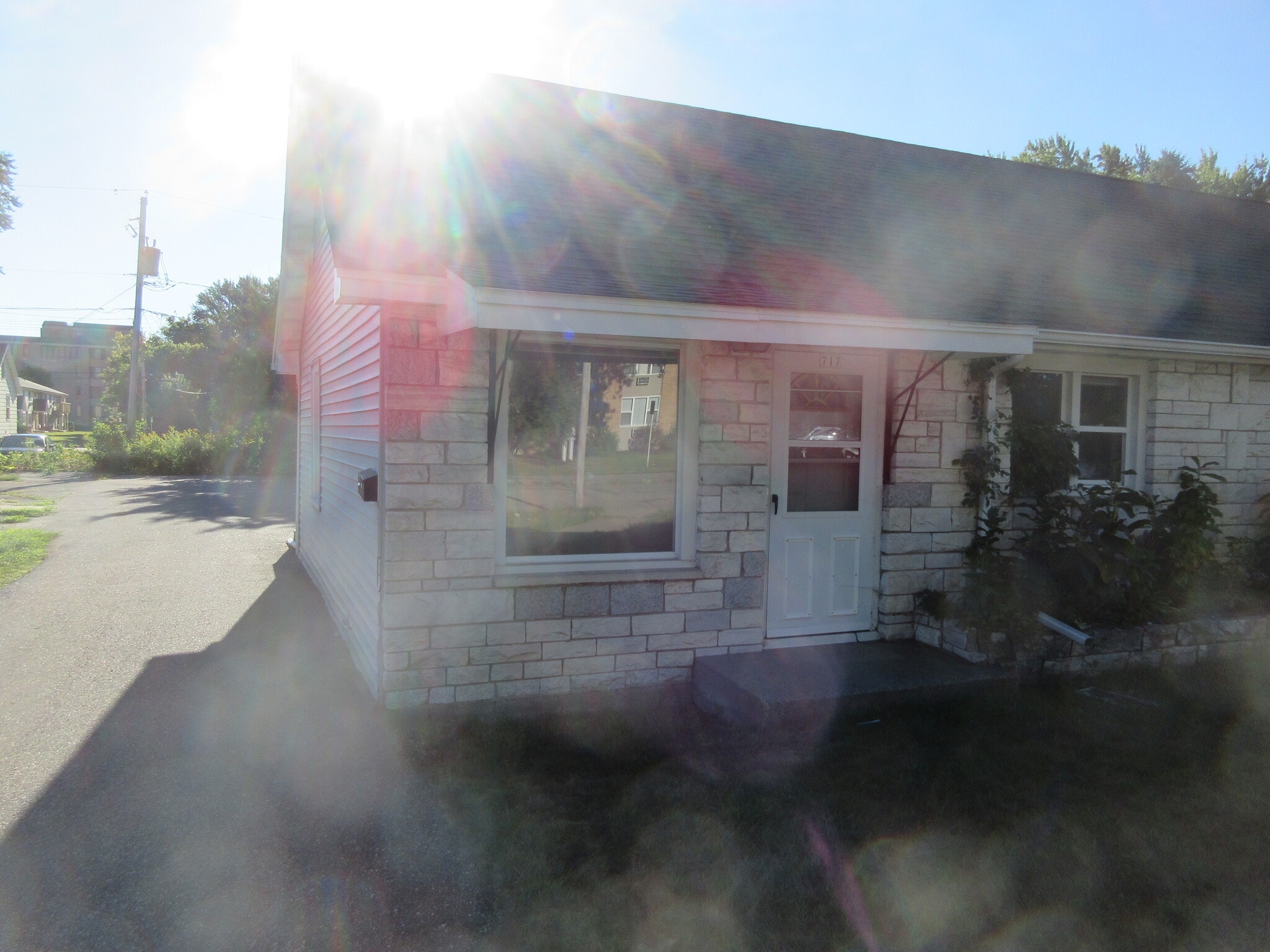 Building Photo - 719 Vincent Ct