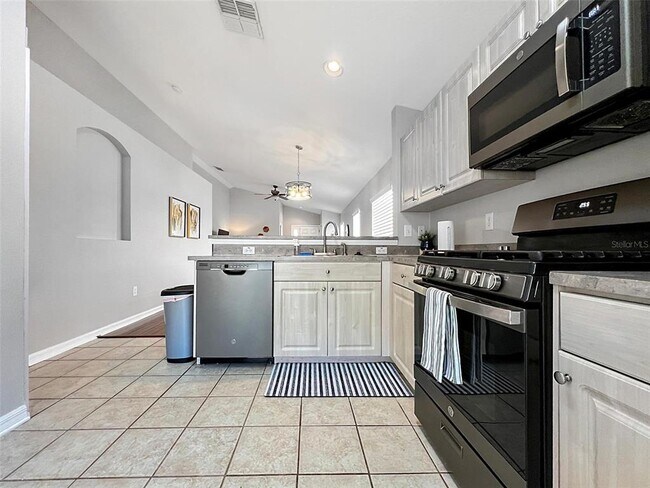 Building Photo - 24604 Siena Dr