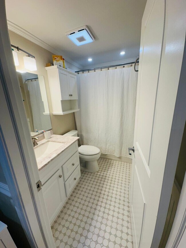 Building Photo - 2062 Danbury Pl