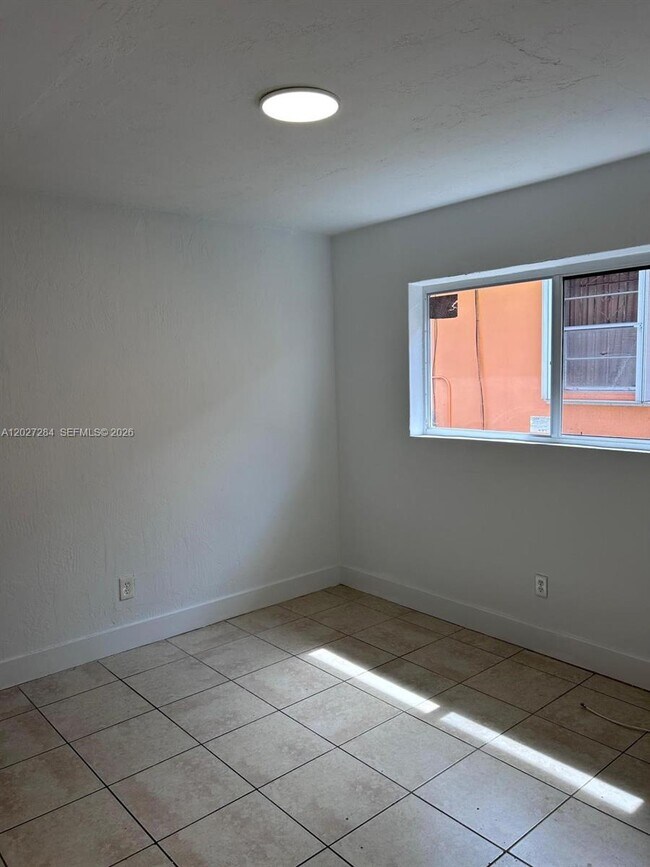 Building Photo - 1130 NW 76th St