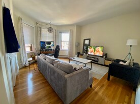 Building Photo - 913 Boylston St