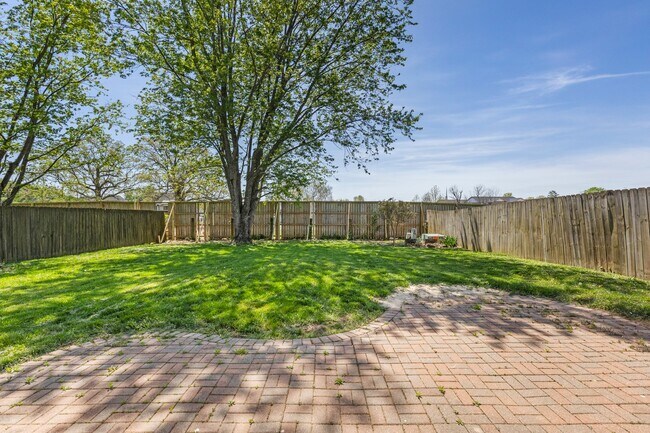 Building Photo - 1576 Springfield Dr