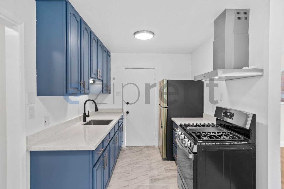 Building Photo - Unit