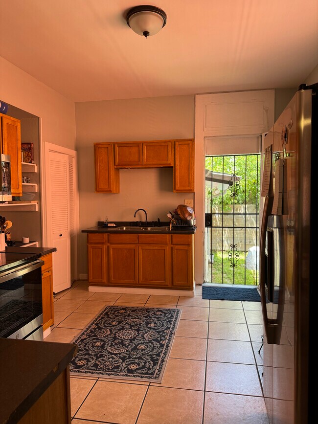 Building Photo - 309 S Alexander St