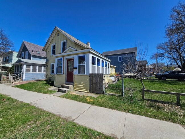 Primary Photo - 196 N Champlain St