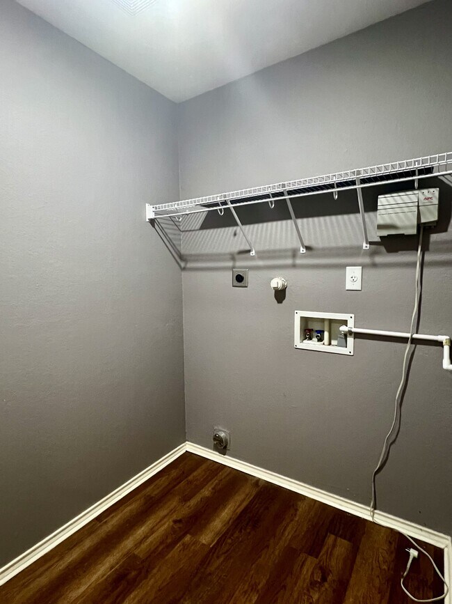 Building Photo - 9411 Rainbow Creek