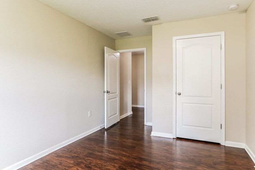 Building Photo - 3275 Canyon Falls Dr