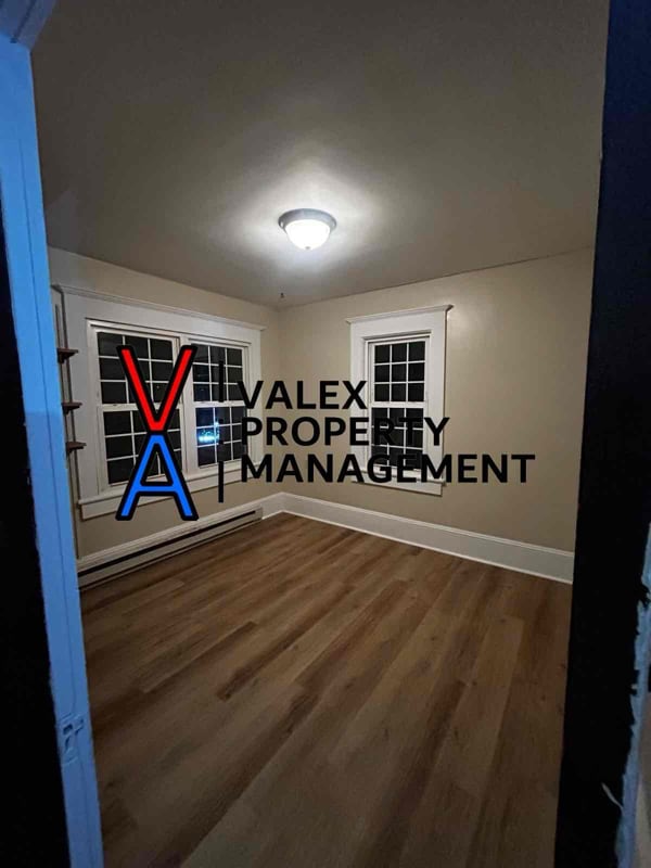 Building Photo - 1831 Red Barn Village Rd