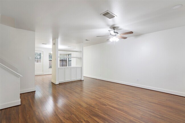 Building Photo - 28 Sawmill Grove Ln