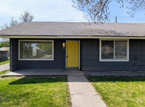 Building Photo - 1231/1233 Montana St.