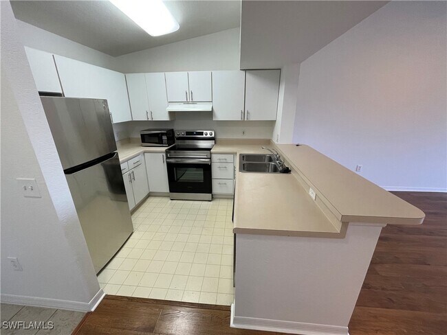 Building Photo - 8234 Key Royal Cir