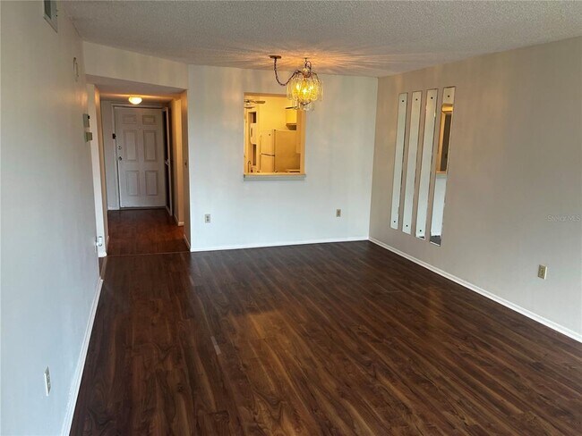 Building Photo - 800 Cove Cay Dr