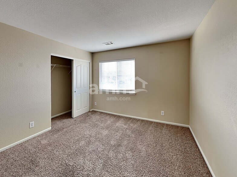 Building Photo - 5568 Joplin St