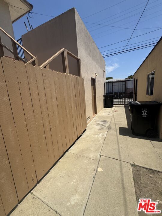 Building Photo - 10432 Crenshaw Blvd