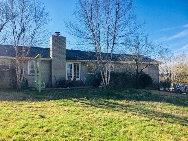 Building Photo - 810 Davis Dr