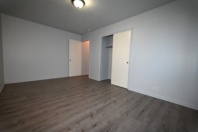 Building Photo - 142 Asbury Ave