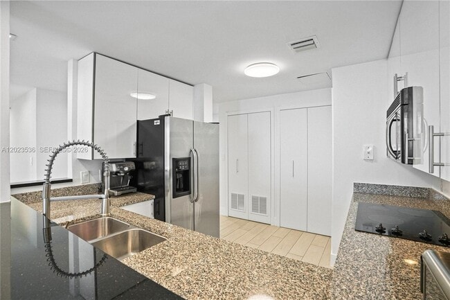 Building Photo - 2101 Brickell Ave