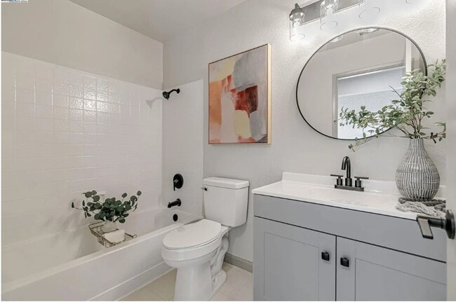 Building Photo - Newly Renovated 3 Bed / 3 Bath Home in Ardenwood – Top-Rated Schools!