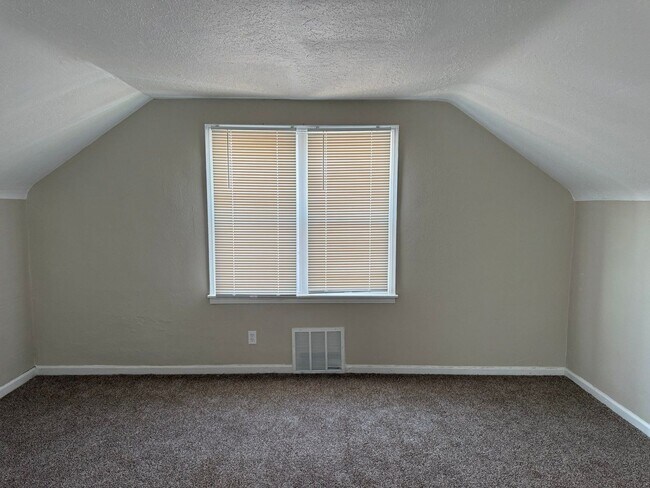 Building Photo - Freshly Renovated 3-Bedroom Home – Quality...