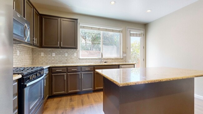 Building Photo - Coming Soon! Beautiful 3 bedroom 2.5 bath ...