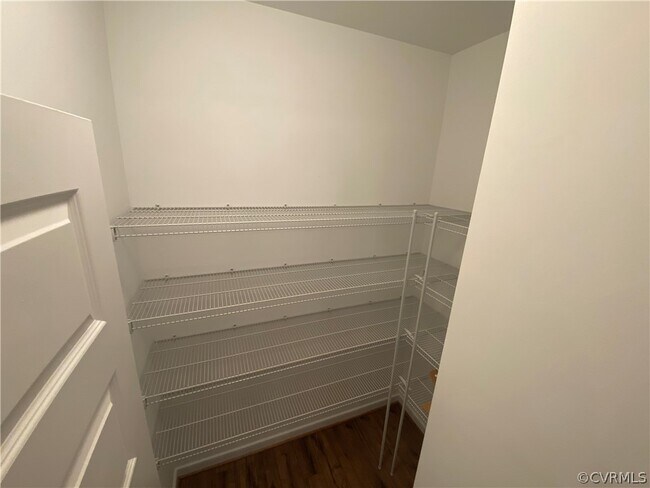 Building Photo - 8040 Rutland Village Dr