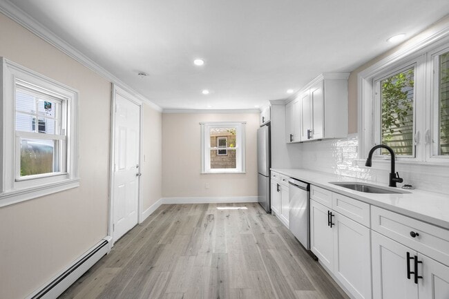 Building Photo - Beautifully Renovated 3-Bedroom Home in Ea...