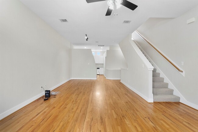 Building Photo - 8715 Meadowcroft Dr