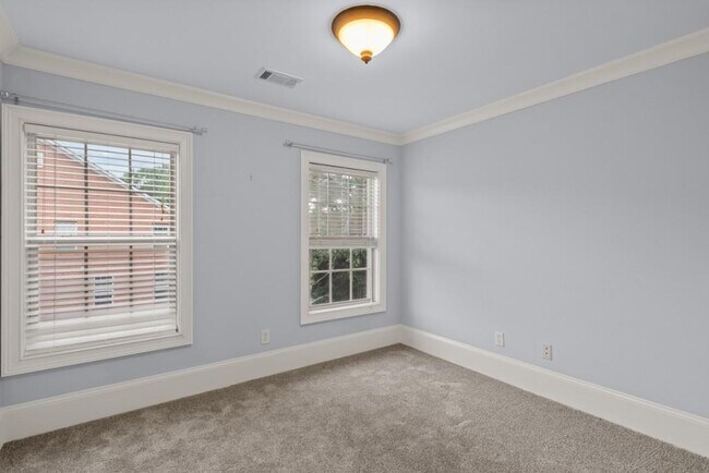 Building Photo - 1820 Dorman Ave NE