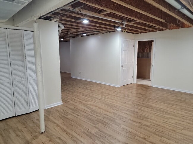 Building Photo - "Spacious 3-Bedroom Side by Side Duplex in...