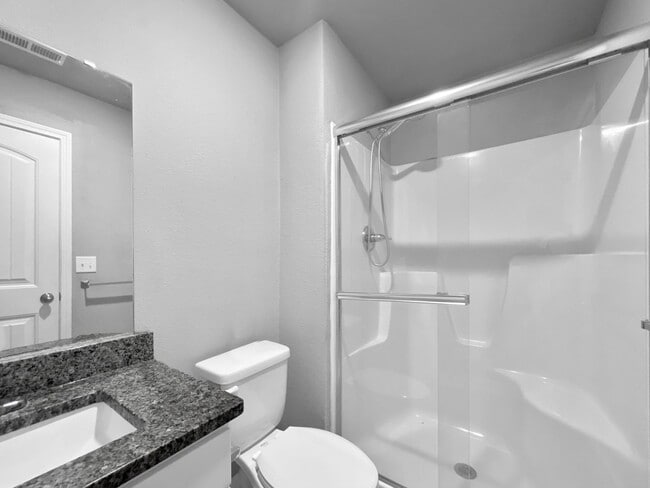 Building Photo - Charming 3BR/2BA Renovated Duplex | Ranch-Style Living in Colonial Gardens