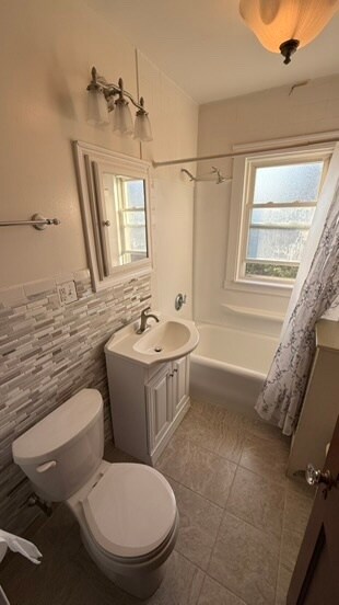 Building Photo - 6 Narragansett St