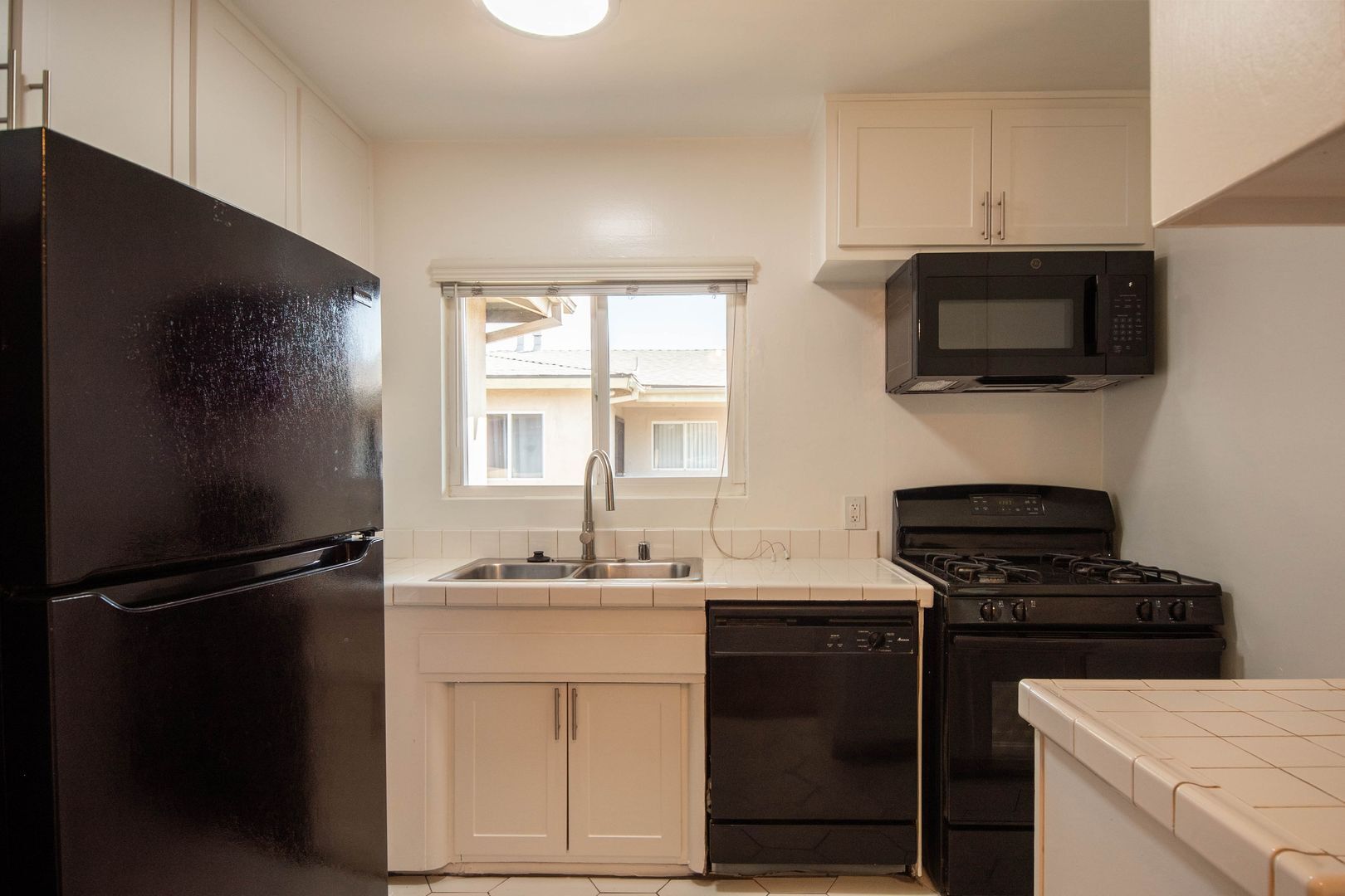 Building Photo - 15033 Burbank Blvd