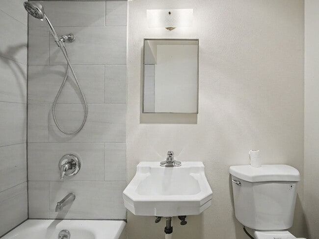 Building Photo - CHASD02