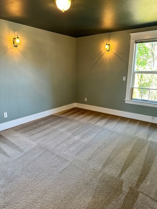 Building Photo - Classy Duplex in Desirable Tacoma area - Close to 6th ****COMING SOON***