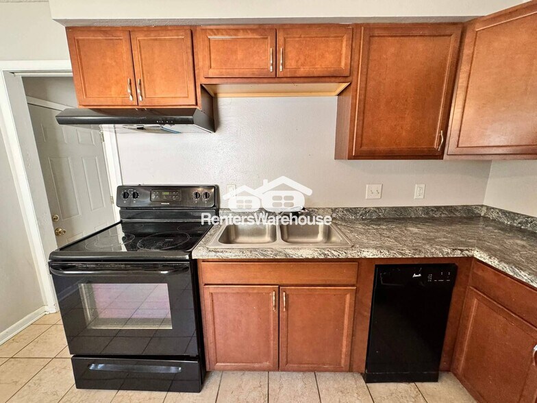 Building Photo - 1328 Carrie Ave