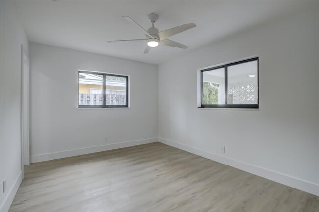 Building Photo - 2155 NE 56th Ct